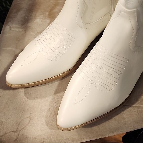 GEORGEOUS DREAM PAIRS SUPER COMFY WESTERN CHUNKY HEEL COWBOY ANKLE BOOTS SIZE 11 - Picture 7 of 8